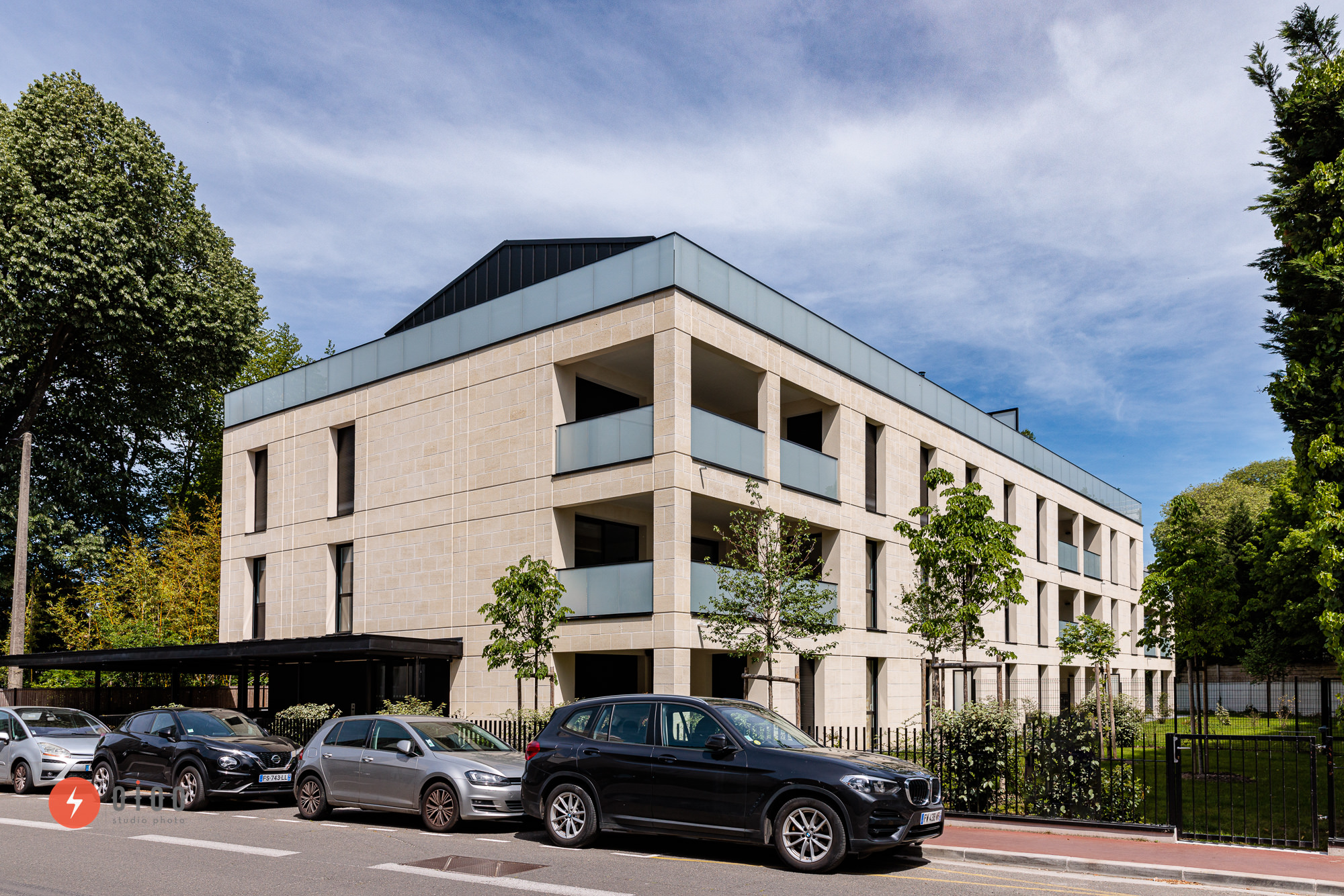 Photographie immobilière pour le groupe Lamotte à bordeaux par Oioo studio : vue de la résidence depuis la rue